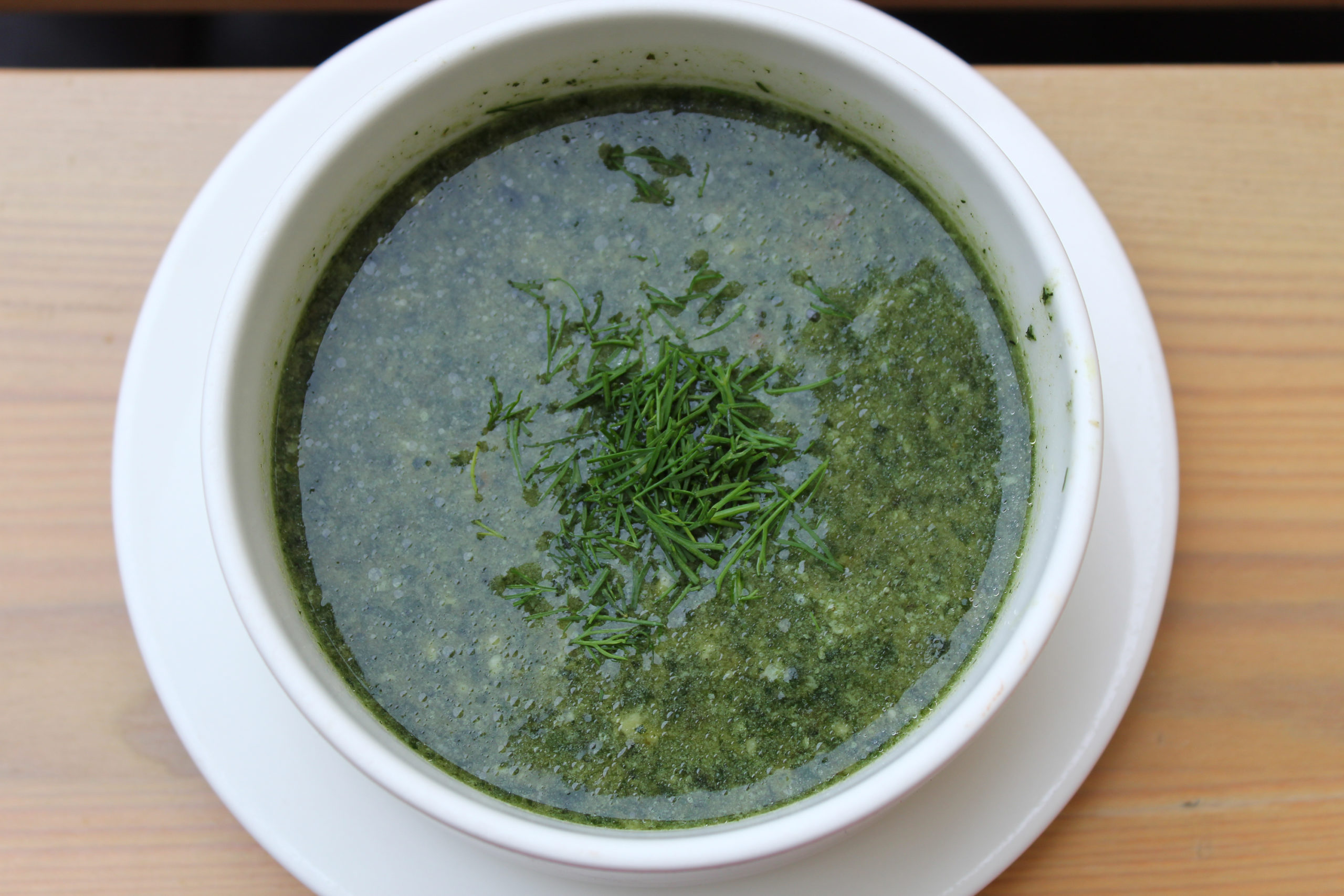 Talerz z zielona zupa